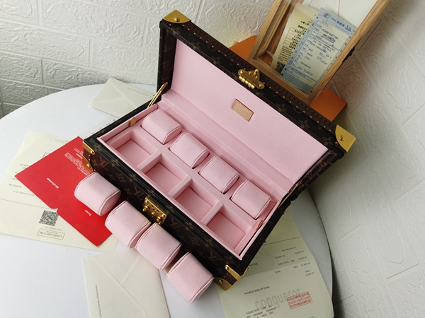 ルイヴィトンバッグ背面デザイン